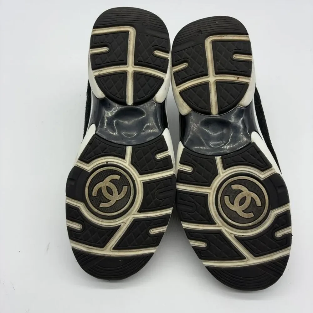 CHANEL Suede Calfskin Black and White CC Logo Sneakers Sz 8 1/2 EU 39